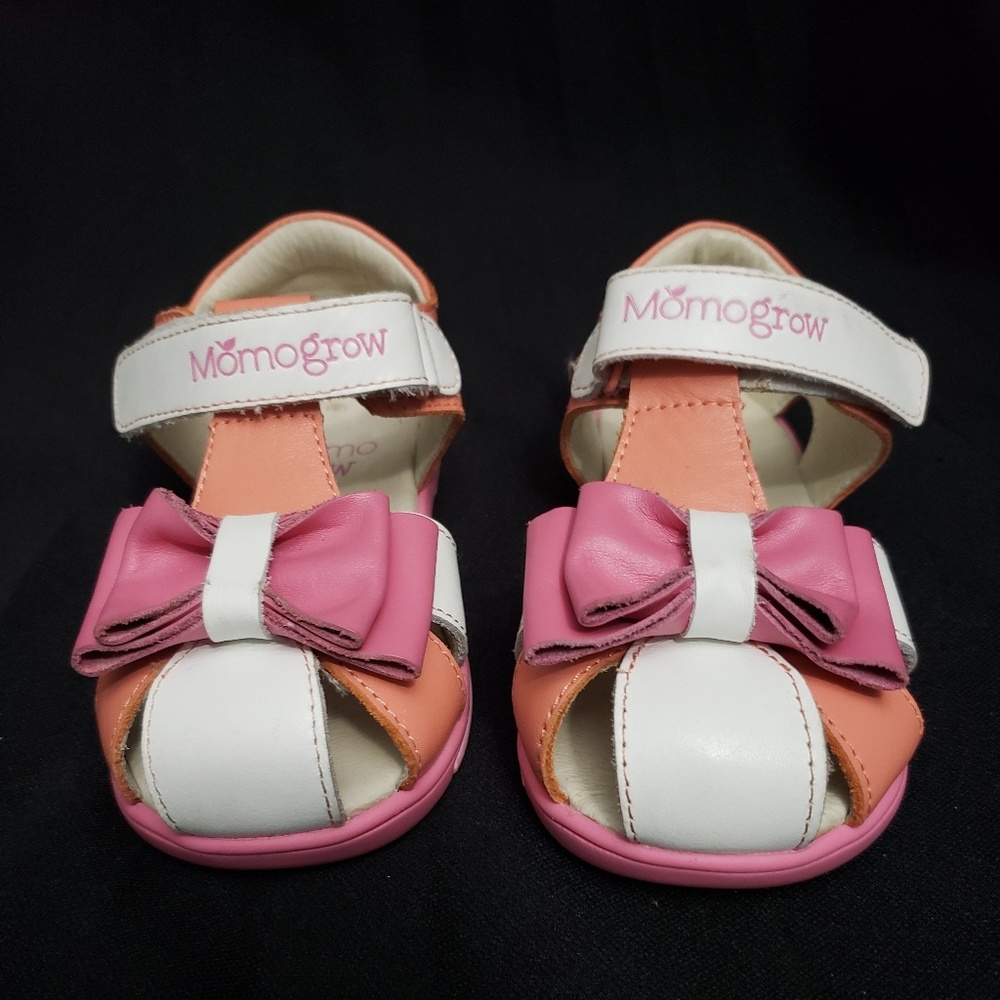Momo wrote sandals